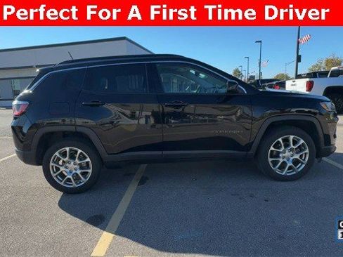 Used 2022 Jeep Compass Latitude image 11