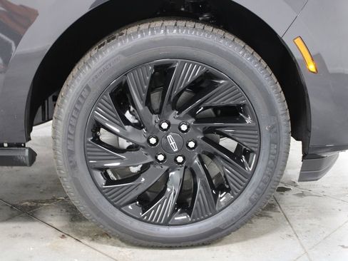 New 2026 Lincoln Navigator L Reserve w/ Jet Appearance Package image 11