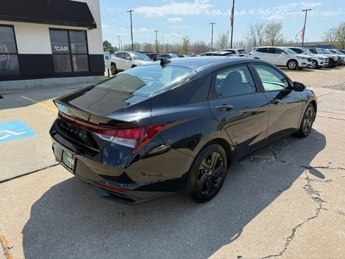 Used 2021 Hyundai Elantra SEL w/ Convenience Package FWD image 14