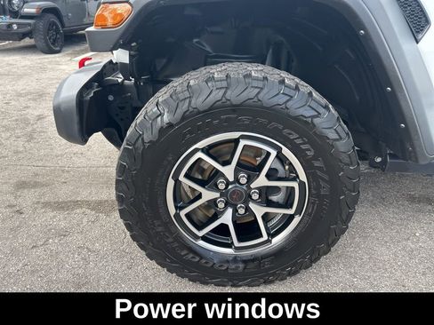 Used 2024 Jeep Wrangler Unlimited Rubicon image 17