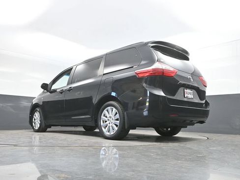 Used 2017 Toyota Sienna LE AWD/4WD image 46
