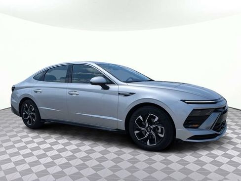 Used 2025 Hyundai Sonata SEL FWD image 2