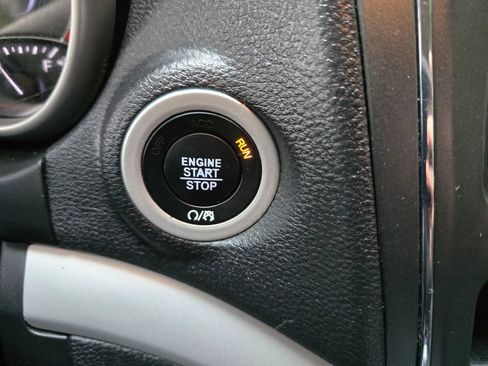 Used 2019 Dodge Journey SE w/ Premium Group image 26