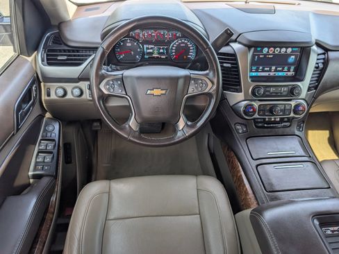 Used 2019 Chevrolet Suburban Premier AWD/4WD image 18