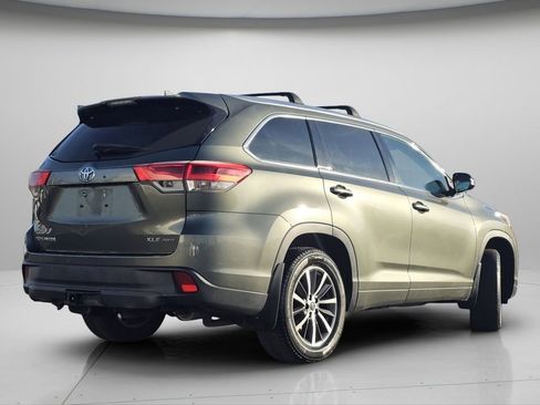 Used 2017 Toyota Highlander XLE image 25