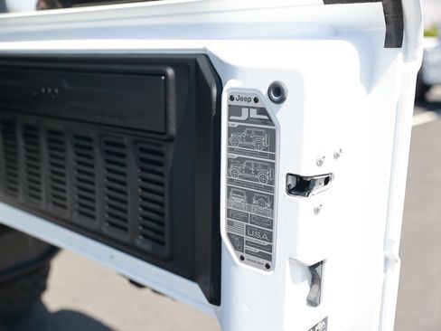 Used 2024 Jeep Wrangler Unlimited Sport AWD/4WD image 40