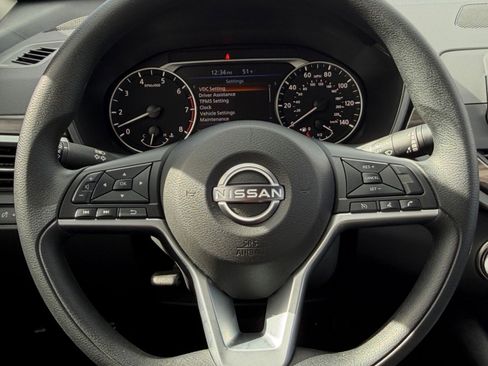 Used 2025 Nissan Altima 2.5 SV image 25