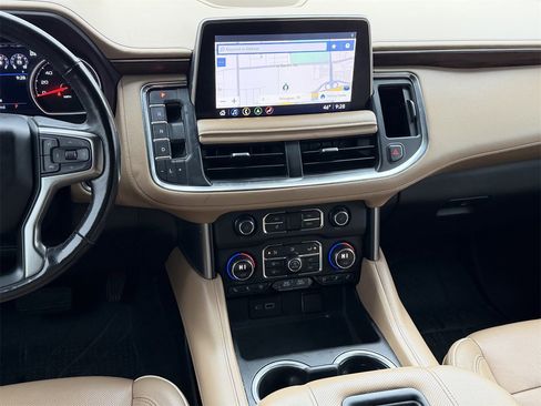 Used 2021 Chevrolet Tahoe Premier w/ Premium Package image 17