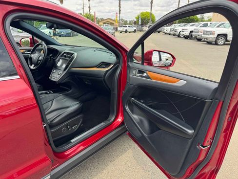 Used 2019 Lincoln MKC Select w/ Select Plus Package AWD/4WD image 15