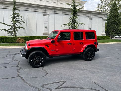 Used 2025 Jeep Wrangler Unlimited Sahara w/ Safety Group AWD/4WD image 2