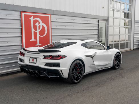 Used 2024 Chevrolet Corvette Z06 w/ Stealth Interior Trim Package RWD image 38