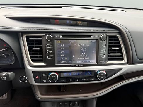 Used 2019 Toyota Highlander XLE AWD/4WD image 15