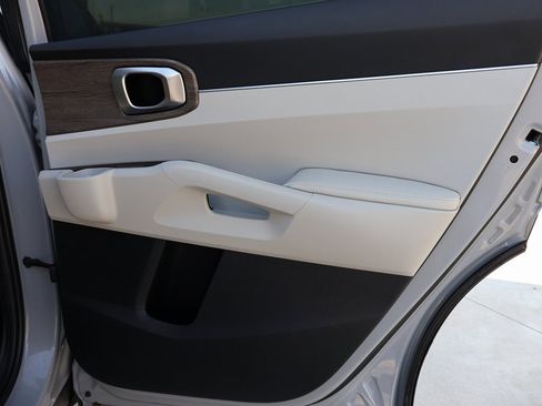 Used 2023 Kia Sorento X-Line EX image 11