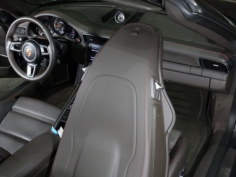 Used 2019 Porsche 911 Turbo image 34