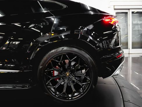 Used 2021 Lamborghini Urus image 13