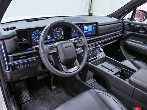 Used 2025 Hyundai Santa Fe Calligraphy image 2