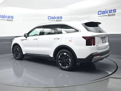 Certified 2026 Kia Sorento S FWD image 5