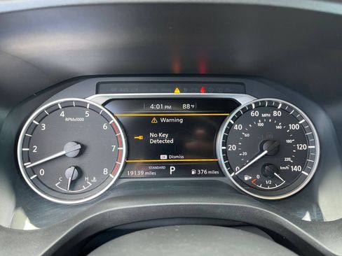 Used 2023 Nissan Rogue S FWD image 40