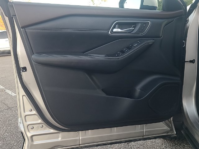 Certified 2023 Nissan Rogue Platinum AWD/4WD image 11
