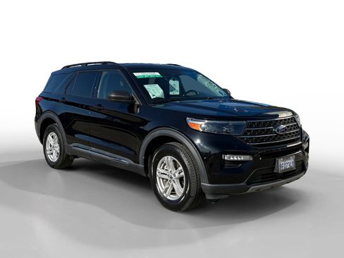 Used 2022 Ford Explorer XLT w/ Equipment Group 202A image 7