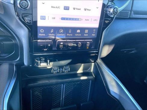 Used 2025 RAM 2500 Laramie image 32