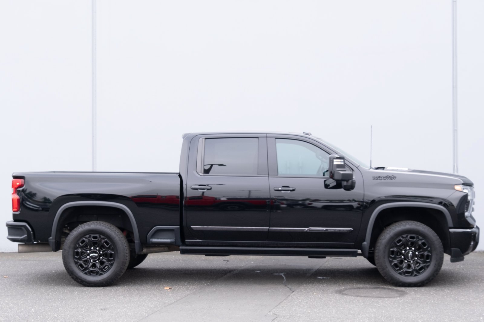 Used 2024 Chevrolet Silverado 3500 High Country w/ High Country Premium Package AWD/4WD image 33