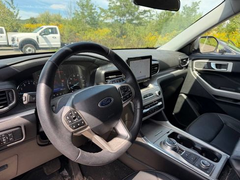 Used 2024 Ford Explorer XLT w/ Equipment Group 202A AWD/4WD image 7