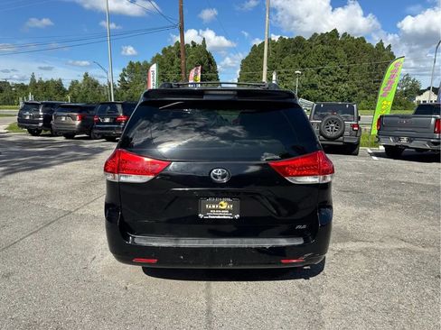 Used 2012 Toyota Sienna XLE FWD image 6