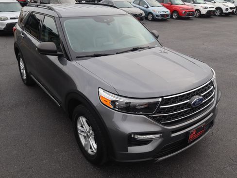 Used 2021 Ford Explorer XLT w/ Equipment Group 202A image 12