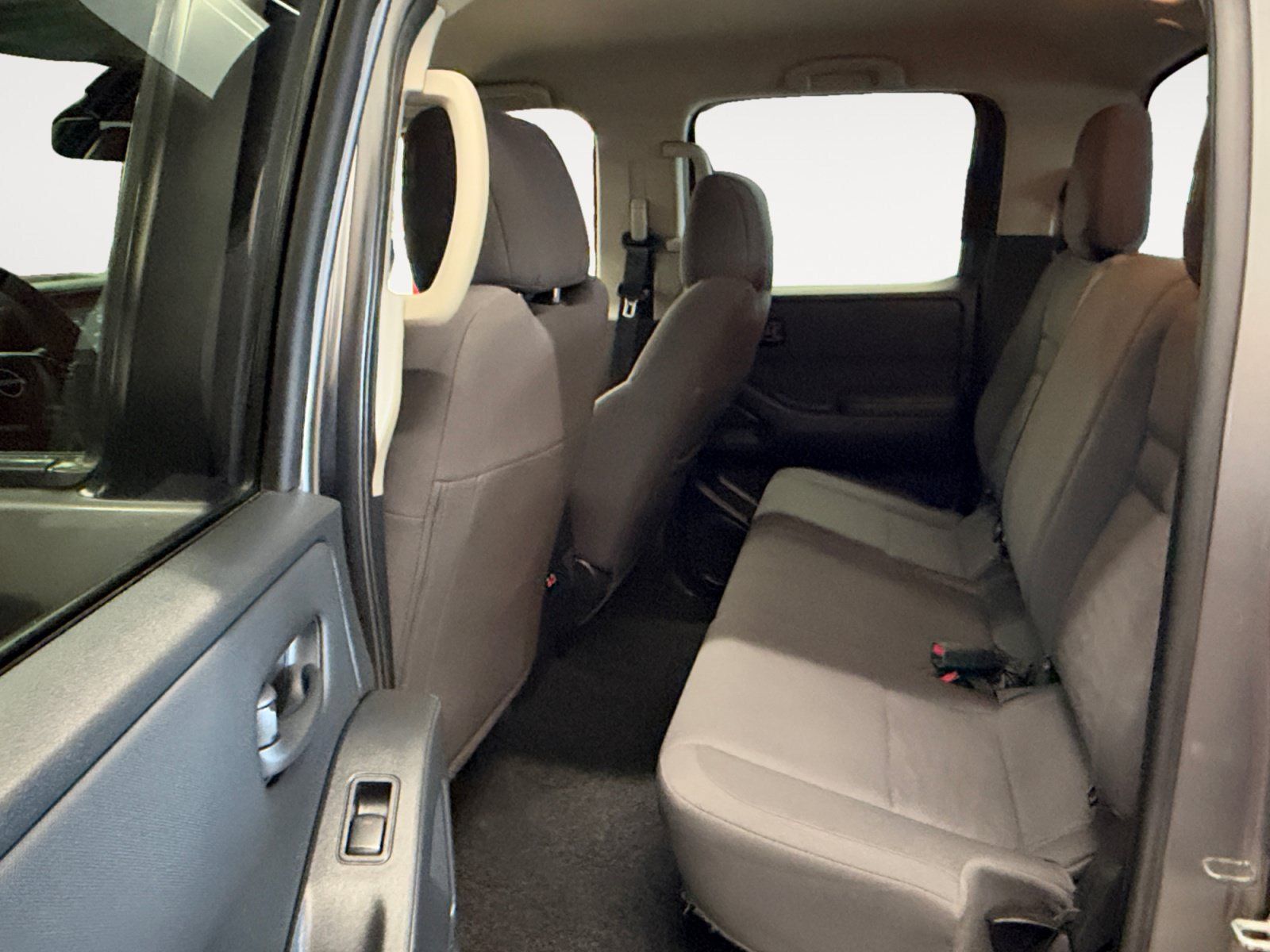 Used 2024 Nissan Frontier S w/ Tow Package RWD image 23