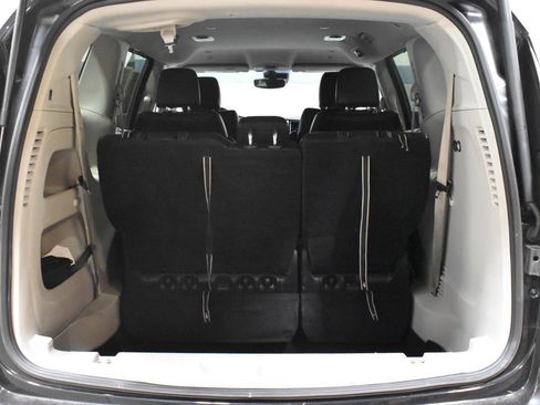 Used 2022 Chrysler Pacifica Touring-L FWD image 27