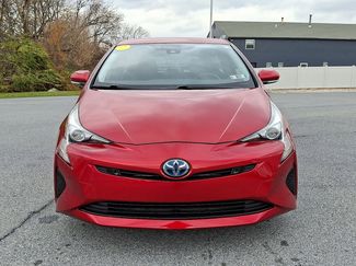 Used 2017 Toyota Prius Three video 2