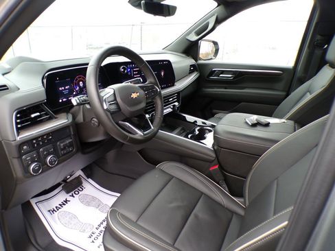 Used 2025 Chevrolet Tahoe Premier AWD/4WD image 14