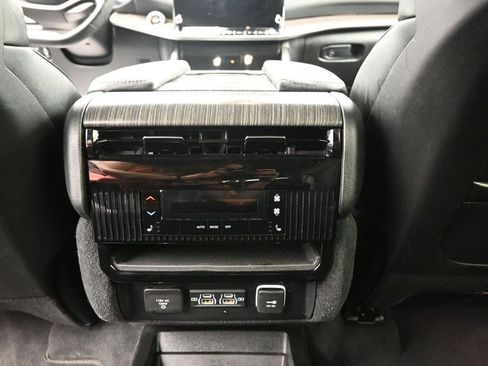 Used 2024 Jeep Wagoneer Series II AWD/4WD image 27