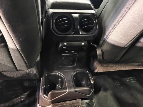 Used 2019 Jeep Wrangler Unlimited Sahara AWD/4WD image 26