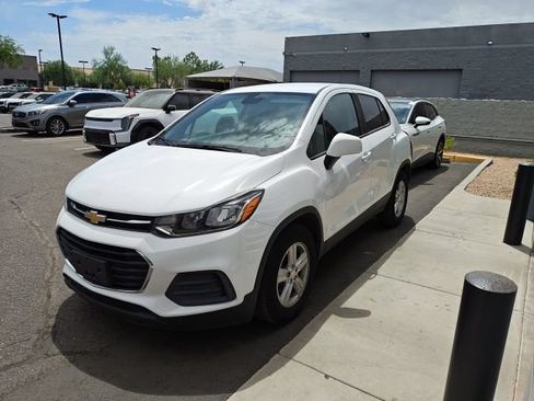 Used 2022 Chevrolet Trax LS w/ Tint and Cruise Package FWD image 2
