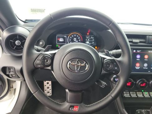 Used 2025 Toyota GR86 Premium RWD image 19