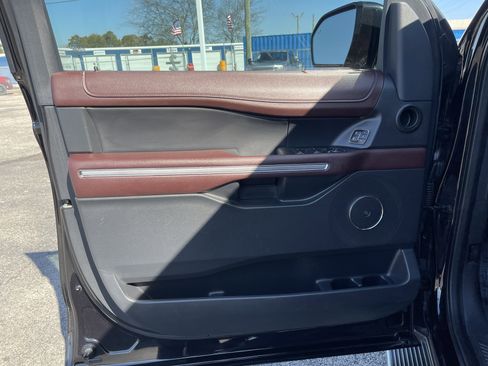 Used 2023 Ford Expedition Max Limited image 13