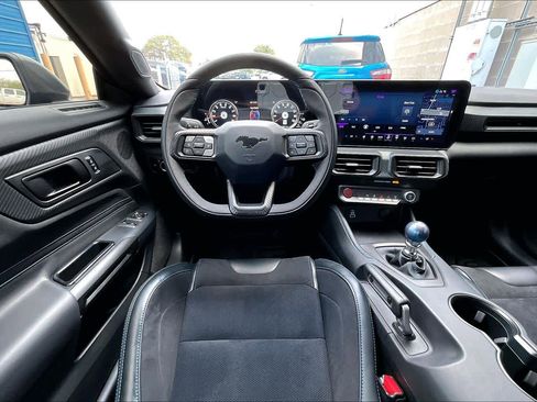 Used 2025 Ford Mustang Dark Horse image 5
