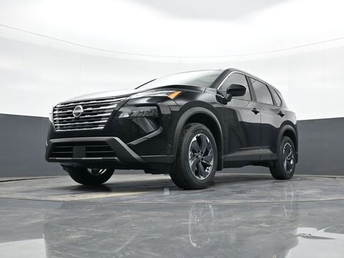 Used 2025 Nissan Rogue SV w/ SV Premium Package FWD image 15