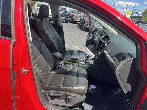 Used 2018 Volkswagen Golf SE image 23