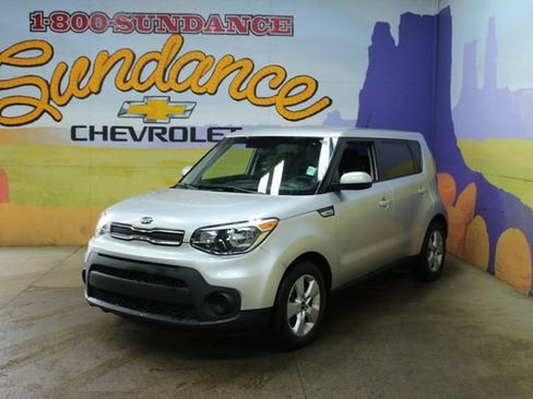 Used 2017 Kia Soul FWD image 2