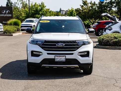 Used 2021 Ford Explorer XLT w/ Equipment Group 202A AWD/4WD image 7