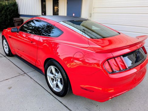 Used 2017 Ford Mustang COUPE 2-DR image 3