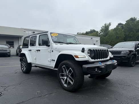 Certified 2024 Jeep Wrangler Unlimited w/ Convenience Group AWD/4WD image 22