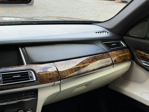 Used 2014 BMW 750Li image 27