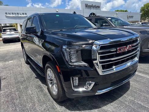 Used 2024 GMC Yukon SLT w/ SLT Luxury Package image 6