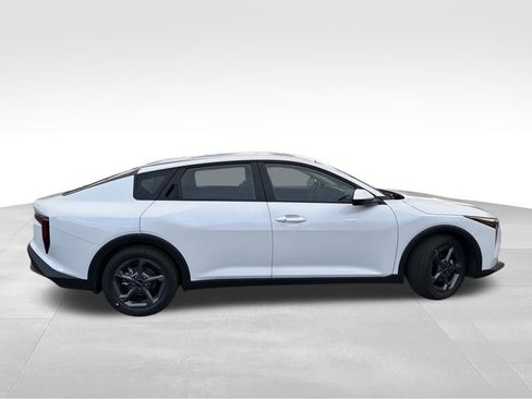 New 2025 Kia K4 LXS image 7