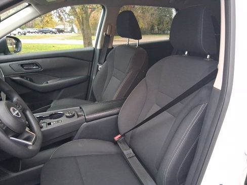 Used 2024 Nissan Rogue S image 11