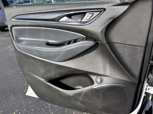 Used 2023 Buick Enclave Essence image 17